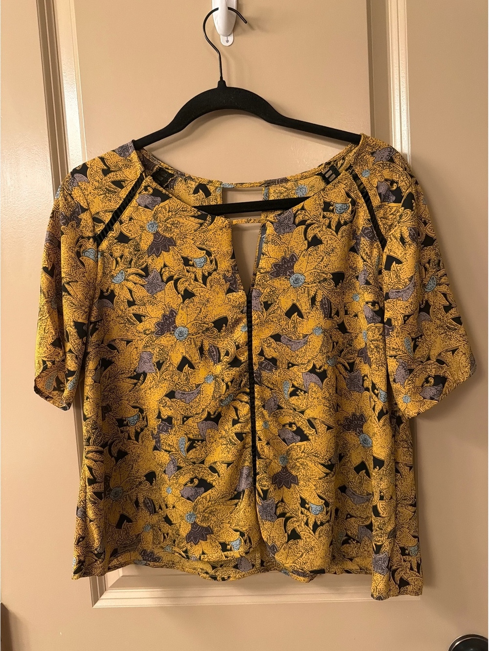 ASTR Mustard Yellow Floral Short Sleeve Blouse with Keyhole Detail